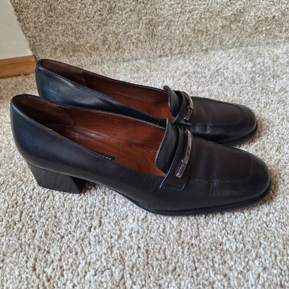 Vintage Bally Womens Black Heeled Loafers. Size 5